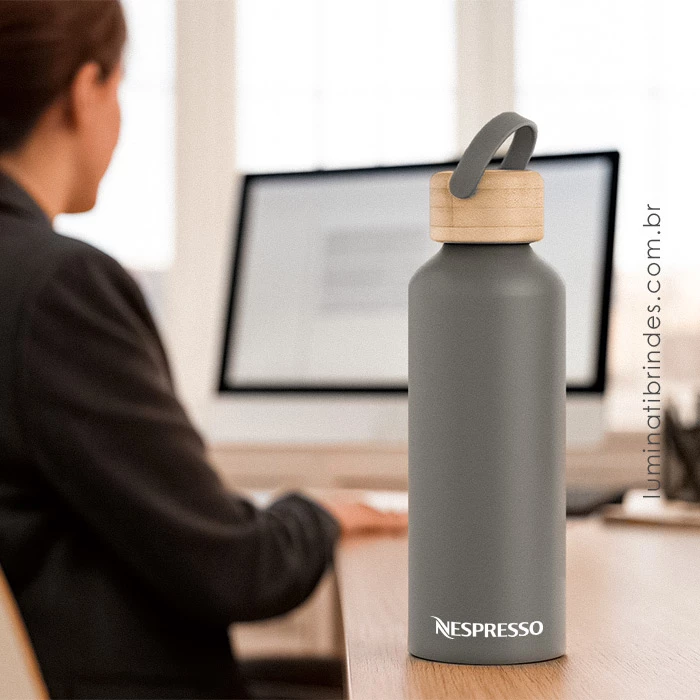 Garrafa Yoko com tampa de bambu