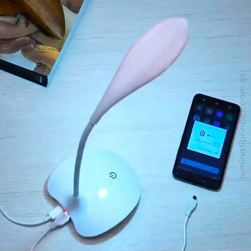 Luminária Venus com carregador USB 